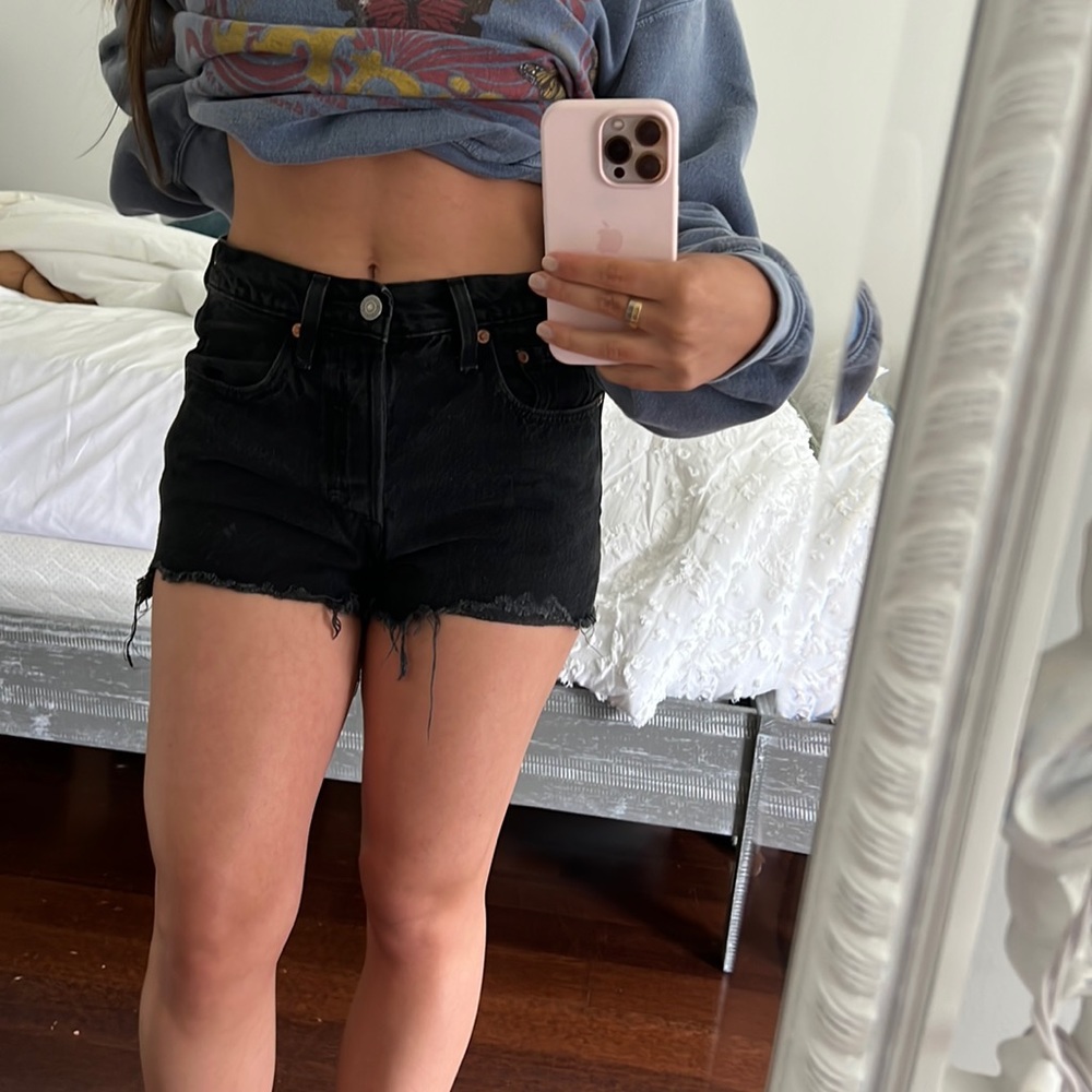 Levi’s black button up shorts